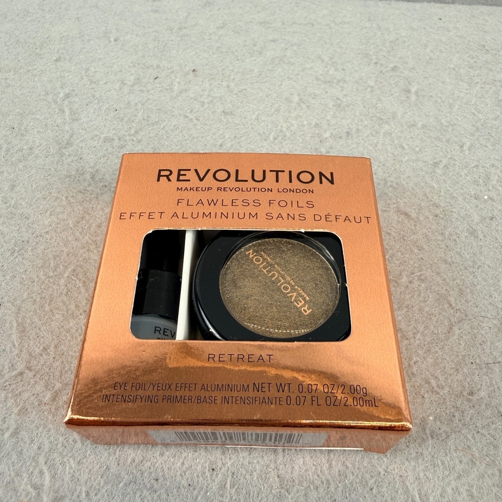 Makeup Revolution Flawless Foils Eyeshadow Kit RETREAT Gold Metallic + Primer Ne